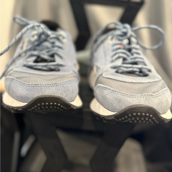 Reebok classic. Women’s size 9. Blue - Picture 4 of 5